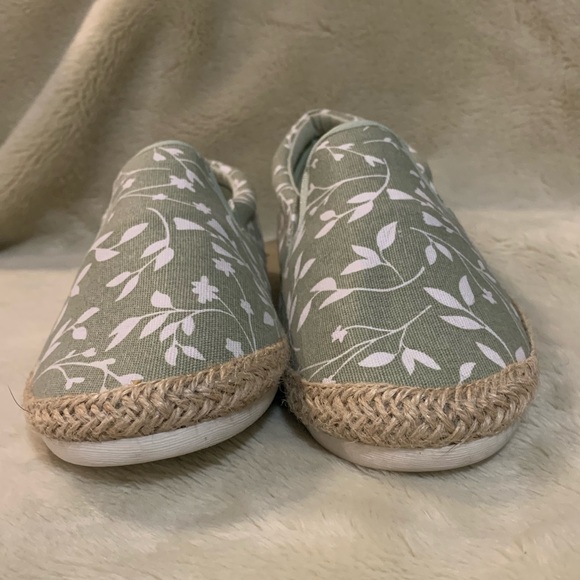 Cute sage slip on espadrille sneakers with botanical print size 9 - Picture 3 of 6